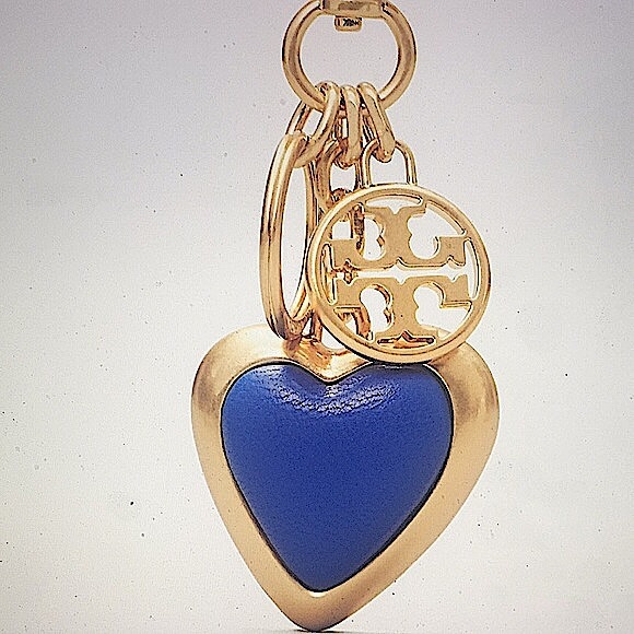 TORY BURCH - LOGO HEART KEYCHAIN / BAG CHARM (NWT) - Picture 11 of 13